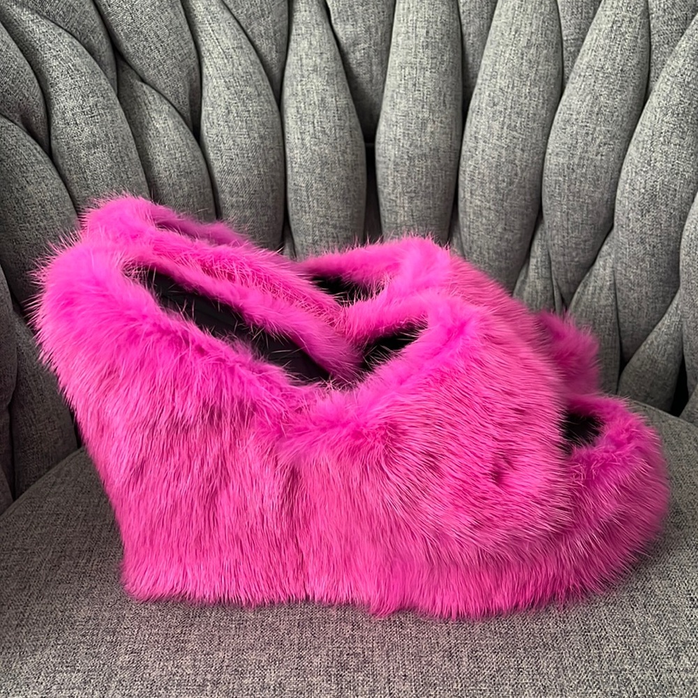 IAMJENNIFERLE JENNIFERLE THINK MINK  FUR WEDGE SIZE 40